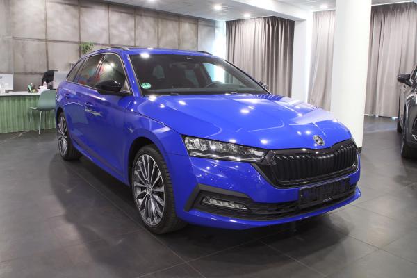 Škoda Octavia 4 Combi iV 1.4 TSI 150kW DSG Sportline / Virtual cockpit / Matrix Led / ALU 19''+ ALU 17''