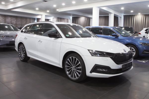 Škoda Octavia 4 Combi iV 1.4 TSI 150kW DSG Sportline / Virtual cockpit / Matrix Led / ALU 19'' + ALU 17''