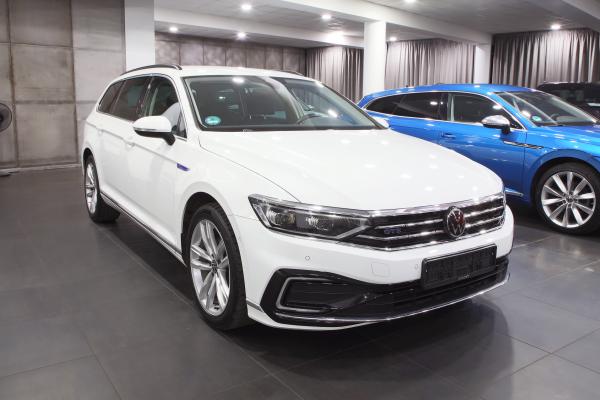 Volkswagen Passat B8 Variant GTE 1.4 TSI 150kW DSG / Facelift / Matrix Led / Virtual cockpit / ALU 18''