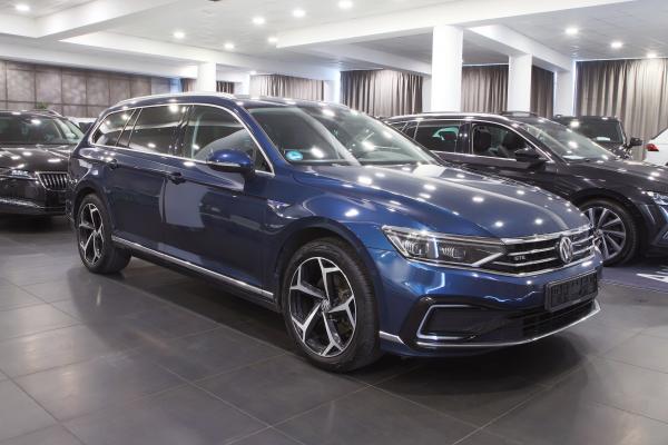 Volkswagen Passat B8 Variant GTE 1.4 TSI 150kW DSG R-Line / Facelift / Matrix Led / Virtual Cockpit / ALU 18''+ ALU 17''