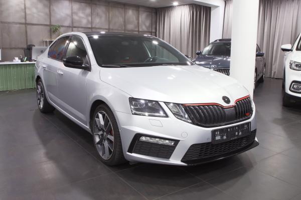 Škoda Octavia RS 2.0 TDI 135kW DSG liftback / Virtual Cockpit / Webasto / ALU 18''