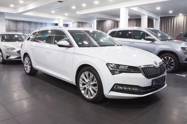 Škoda Superb 3 Combi Style 2.0 TDI 110kW DSG / Facelift / Webasto / Virtual cockpit / Matrix Led / ALU 18''+ ALU 17''