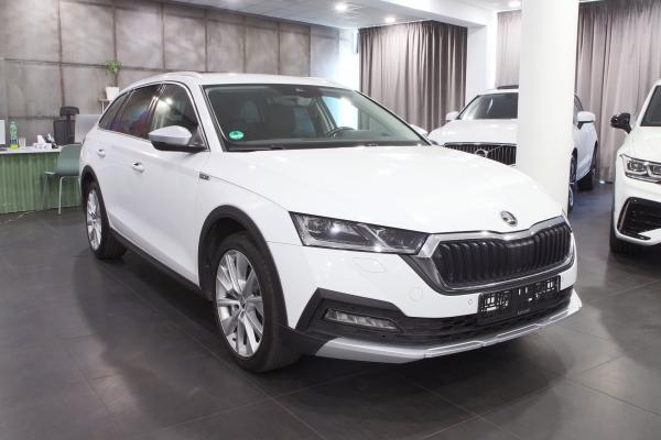 Škoda Octavia 4 Scout 2.0 TDI 147kW 4x4 DSG / Matrix Led / Virtual Cockpit / ALU 18''