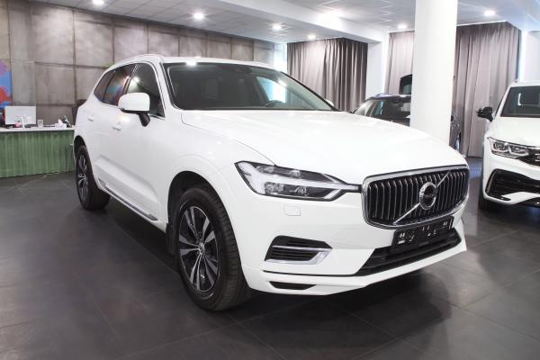 Volvo XC60 T6 Recharge AWD 251kW 4x4 Geartronic / Virtual Cockpit / 2x sada ALU 18''