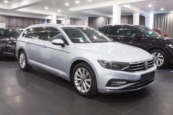 Volkswagen Passat B8 Variant Elegance 2.0 TDI 110kW DSG / Facelift / Matrix Led / Virtual cockpit / ALU 17''