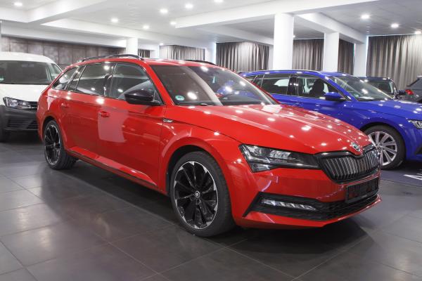 Škoda Superb iV Combi 1.4 TSI 160kW DSG Sportline / Facelift / Matrix Led / Virtual cockpit / ALU 17''+ ALU 19''