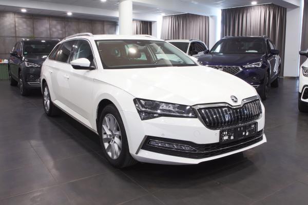 Škoda Superb iV Combi Style 1.4 TSI 160kW DSG / Facelift / Virtual Cockpit / Matrix Led / ALU 17''