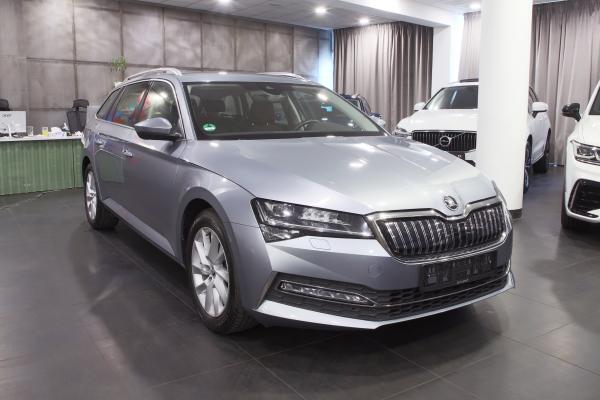 Škoda Superb iV Combi Style 1.4 TSI 160kW DSG / Facelift / Matrix Led / ALU 17''