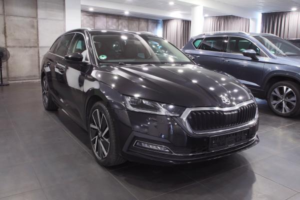 Škoda Octavia 4 iV Combi Style 1.4 TSI 150kW / Virtual Cockpit / ALU 18''