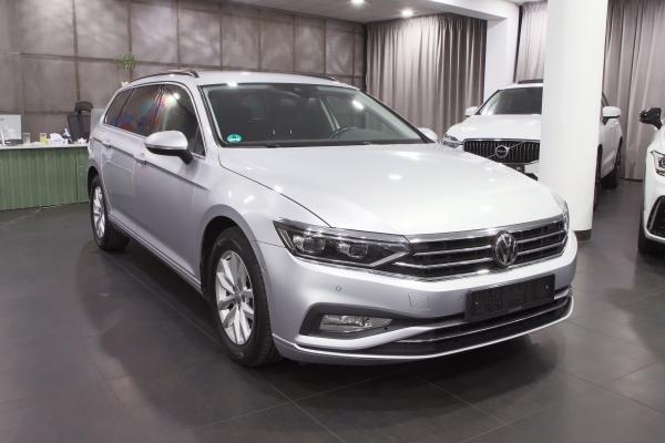 Volkswagen Passat B8 Variant 2.0 TDI 110kW DSG / Facelift / Matrix Led / Virtual Cockpit / ALU 16'' + zimní sada