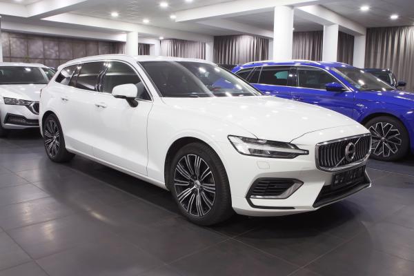 Volvo V60 Recharge T6 II INSCRIPTION 257kW 4x4 AWD Geartronic / 2x sada ALU 18''
