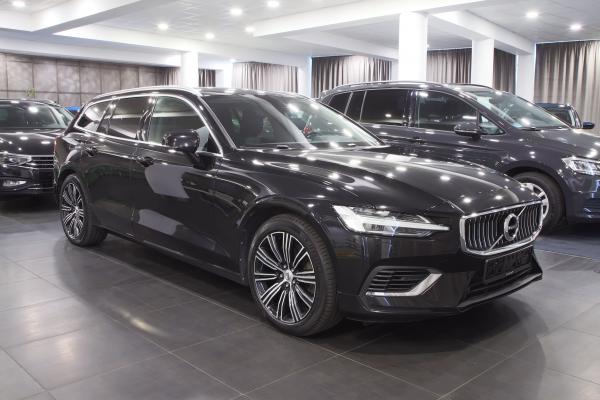 VOLVO V60 T6 RECHARGE Momentum 251kW 4x4 Geartronic / 2x sada ALU 18''