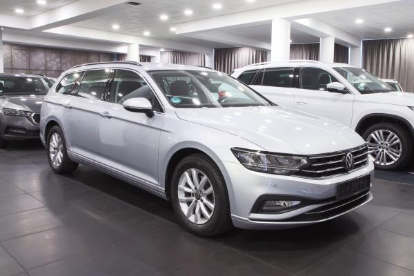 Volkswagen Passat B8 Variant Business 2.0 TDI 110kW DSG / Facelift / ALU 16''+ zimní sada