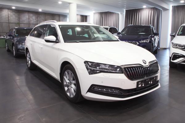 Škoda Superb 3 Combi Style 2.0 TDI 140kW 4x4 DSG / Facelift / Matrix Led / ALU 17''