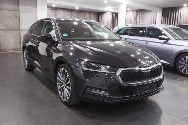 Škoda Octavia 4 iV Combi Style 1.4 TSI 150kW / Virtual cockpit / Matrix Led / ALU 19''