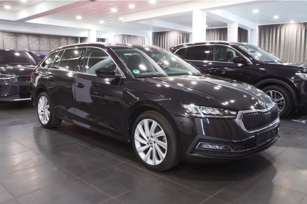Škoda Octavia 4 iV Combi Style 1.4 TSI 150kW / Virtual Cockpit / ALU 18''