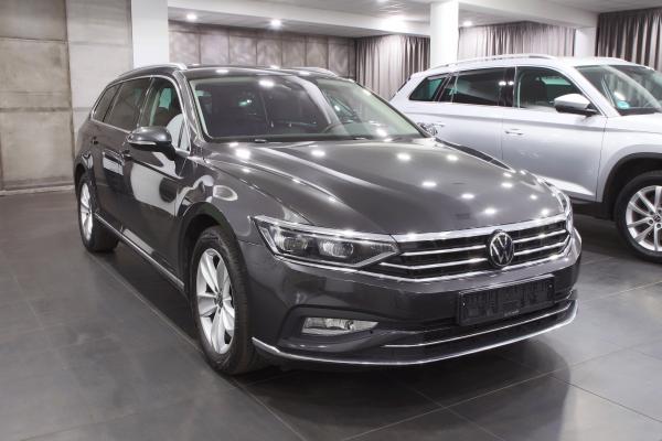 Volkswagen Passat B8 Variant Elegance 2.0 TDI 110kW DSG / Facelift  / Matrix Led / ALU 17''