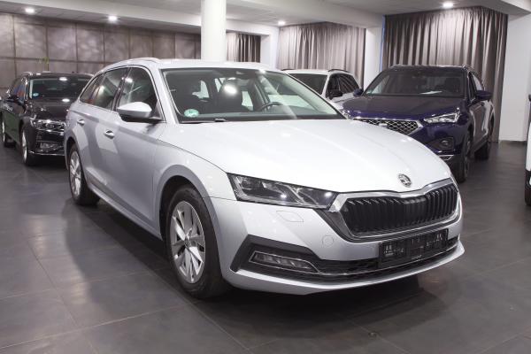 Škoda Octavia 4 Combi Style 2.0 TDI 110kW DSG / Webasto / Virtual Cockpit / ALU 17'' + ALU 16''