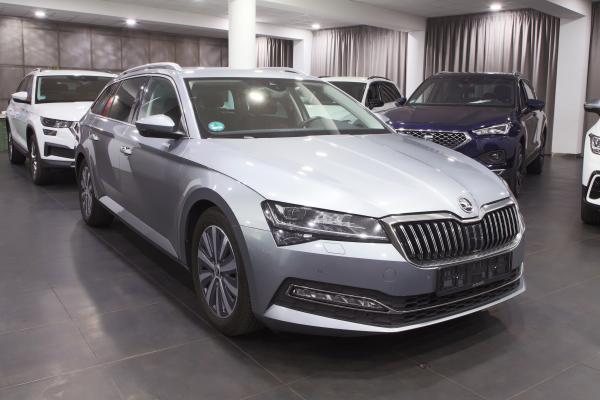 Škoda Superb 3 Combi Style 2.0 TDI 110kW DSG / Webasto / Facelift / Matrix Led / ALU 17''