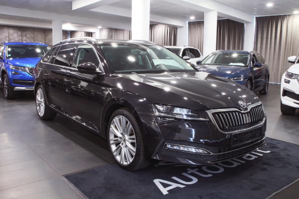 Škoda Superb 3 Combi 1.5 TSI 110kW DSG Laurin & Klement / Matrix Led / Virtual Cockpit / ALU 19''