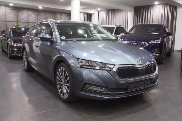 Škoda Octavia 4 iV Combi Style 1.4 TSI 150kW / Virtual Cockpit / ALU 19''