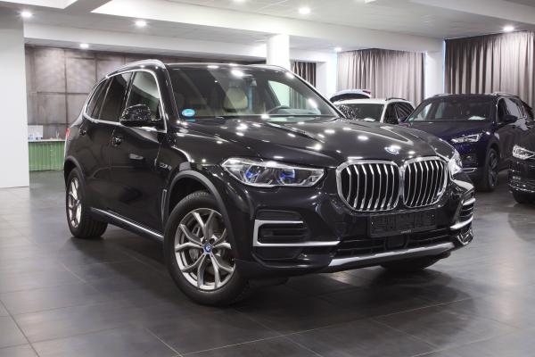 BMW X5 45e xDrive 3.0 290kW 4X4 X-Line Steptronic / Live Cockpit / Vzduchový podvozek / 2x sada ALU 19''