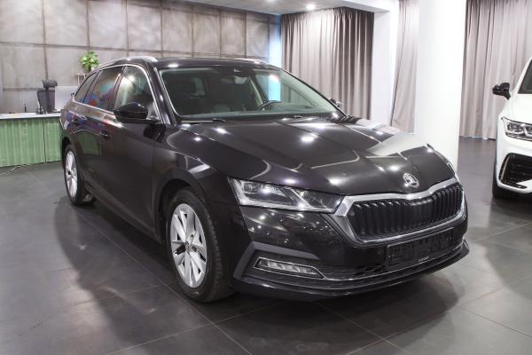 Škoda Octavia 4 Combi Style 2.0 TDI 110kW DSG / Webasto / Matrix Led / Virtual cockpit / ALU 17'' + zimní sada