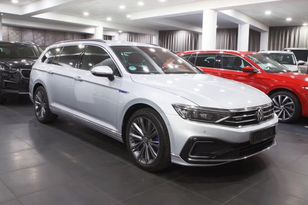 Volkswagen Passat GTE Variant 1.4 TSI 160kW DSG R-Line / Virtual cockpit / ALU 18''