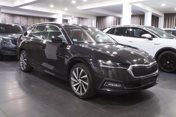 Škoda Octavia 4 iV Combi Style 1.4 TSI 150kW DSG / Webasto / Virtual cockpit / Matrix Led / ALU 18''+ zimní sada