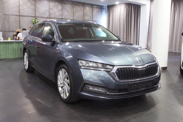 Skoda Octavia iV Combi Style 1.4 TSI 150kW DSG / Virtual cockpit / ALU 18''+ zimní sada
