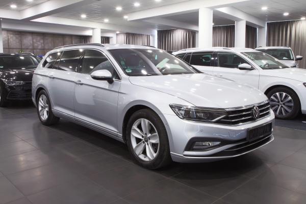 Volkswagen Passat B8 Variant Business 2.0 TDI 147kW DSG / Facelift / Matrix Led / Virtual Cockpit / ALU 17''
