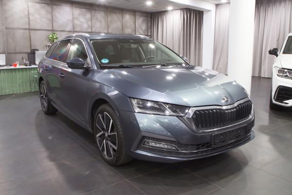 Škoda Octavia iV Combi 1.4 TSI 150kW DSG / Virtual cockpit / ALU 18''