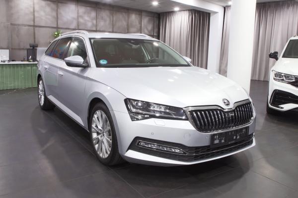 Škoda Superb 3 Combi Style 2.0 TDI 147kW DSG / Facelift 2020 / Matrix Led / Virtual Cockpit / ALU 18' + ALU 17''