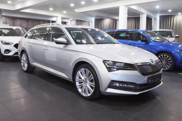 Škoda Superb iV Style 1.4 TSI 160kW DSG / Facelift / Webasto / Virtual Cockpit / ALU 19''