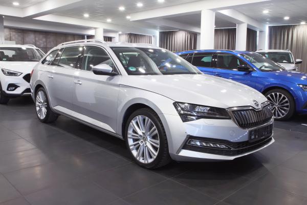 Škoda Superb iV Style 1.4 TSI 160kW DSG / Facelift / Webasto / Virtual Cockpit / ALU 19''