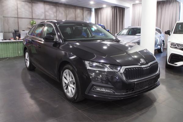 Škoda Octavia Combi Style 2.0 TDI 110kW DSG / Virtual cockpit / ALU