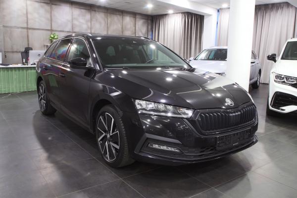 Škoda Octavia iV Combi Style 1.4 TSI 150kW Sport / Webasto / virtual cockpit / ALU 18''