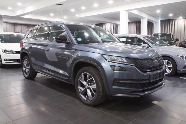 Škoda Kodiaq 2.0 TDI 147kW 4x4 DSG Sportline / Virtual cockpit / ALU 19''
