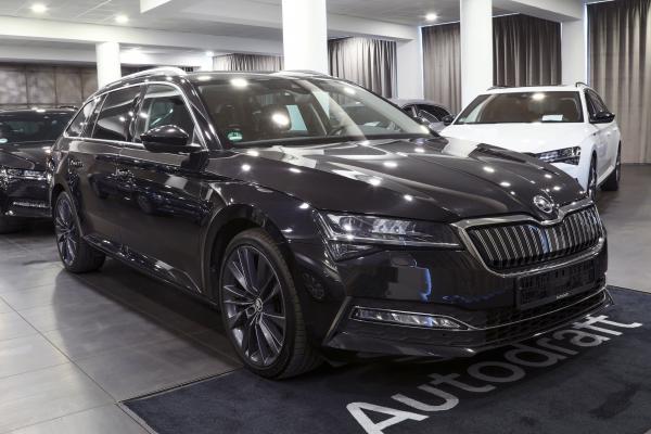 Škoda Superb 3 iV Combi Style 1.4 eTSI 160kW DSG / Facelift / Matrix Led / Virtual Cockpit / Webasto / ALU 19'' + ALU 17''