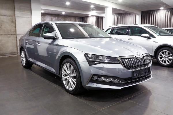 Škoda Superb iV 1.4 TSI 160kW DSG / Facelift / Matrix Led / ALU 18''/ Virtual Cockpit