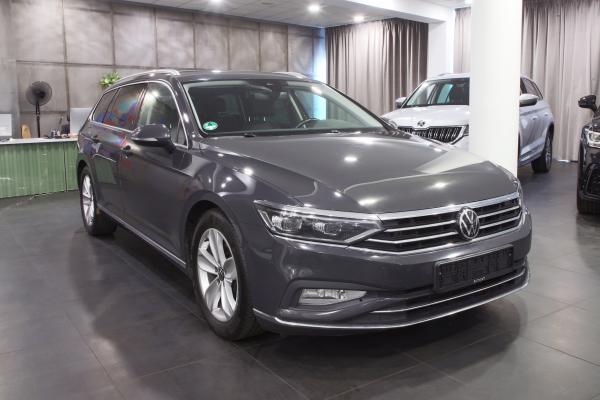 Volkswagen Passat B8 Variant Elegance 2.0 TDI 147kW DSG / Webasto / Facelift / Virtual cockpit / ALU 17''+ ALU 16''