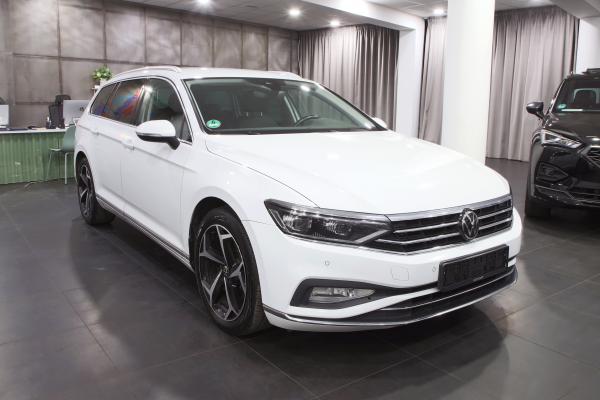 Volkswagen Passat B8 Variant Elegance 2.0 TDI 147kW DSG / Facelift / Matrix Led / ALU 18''+ ALU 17''