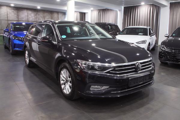 Volkswagen Passat B8 Variant 2.0 TDI 110kW DSG / Facelift / Matrix Led / Virtual Cockpit /ALU 16'' + zimní sada