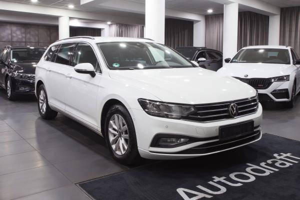 Volkswagen Passat B8 Variant 2.0 TDI 110kW DSG / Facelift / Virtual Cockpit / ALU 16'' + zimní sada