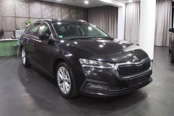 Škoda Octavia 4 Combi Style 2.0 TDI DSG / Virtual Cockpit / Webasto / ALU 17''