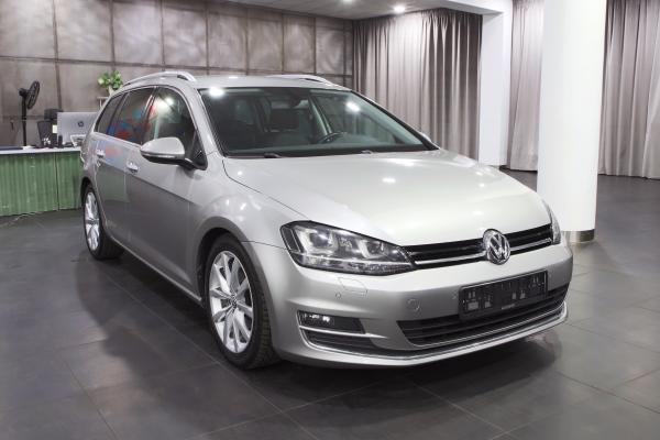 Volkswagen Golf 7 Variant Highline 2.0 TDI 110kW / ALU 18''+ zimní sada