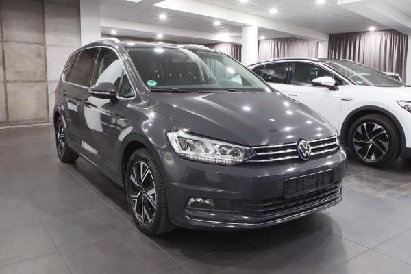Volkswagen Touran Highline 2.0 TDI 110kW DSG / ALU 17''