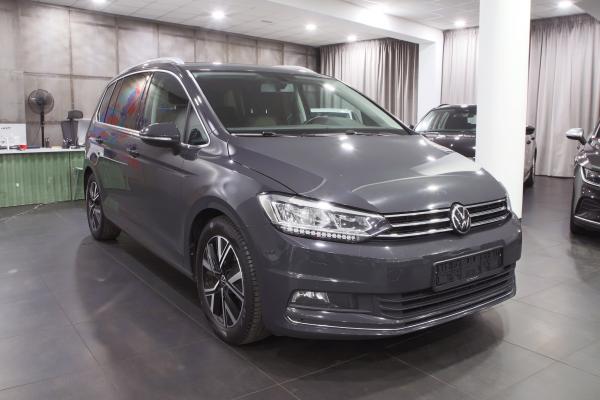 Volkswagen Touran Highline 2.0 TDI 110kW DSG / ALU 17''+ zimní sada