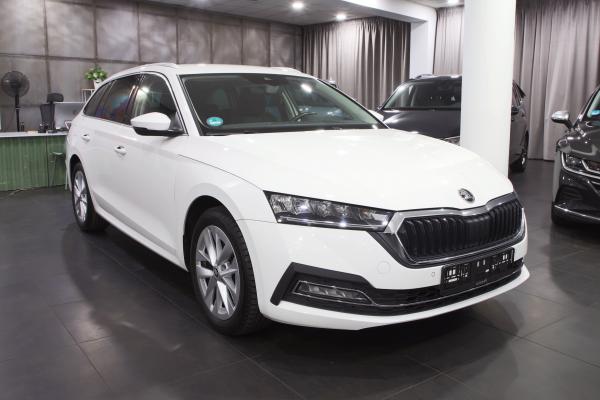 Škoda Octavia 4 Combi Style 2.0 TDI 110kW DSG / ALU 17''