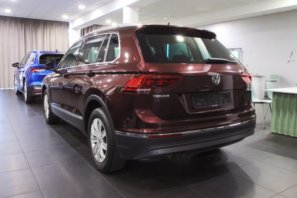 Volkswagen Tiguan Highline 2.0 TDI 110kW / ALU 17'' - 2